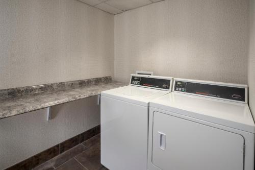 hampton inn and suites phoenix north happy valley