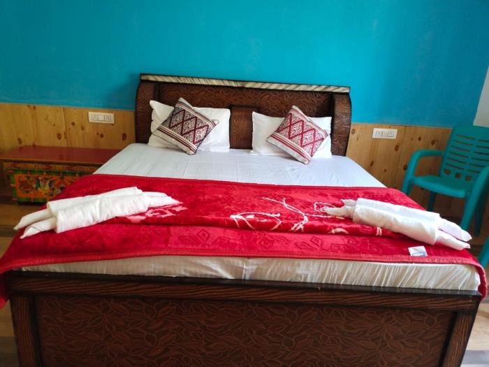 la tsas guest house