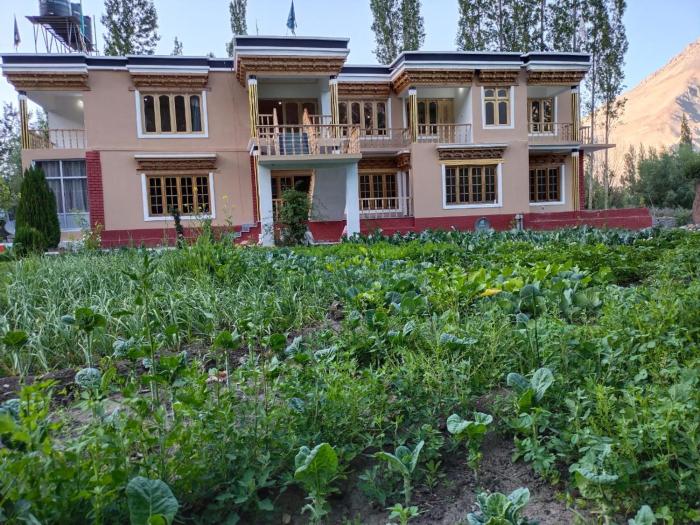 la tsas guest house