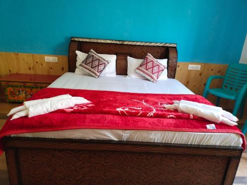 la tsas guest house