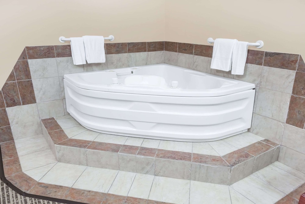 baymont by wyndham elkhart