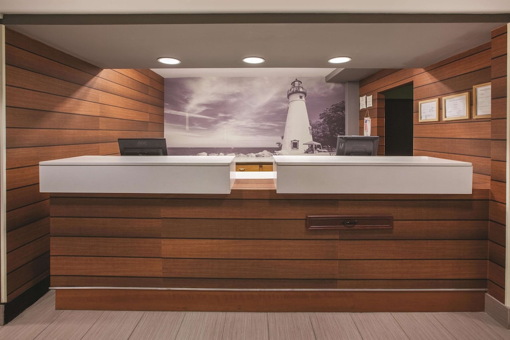 la quinta inn and suites by wyndham erie