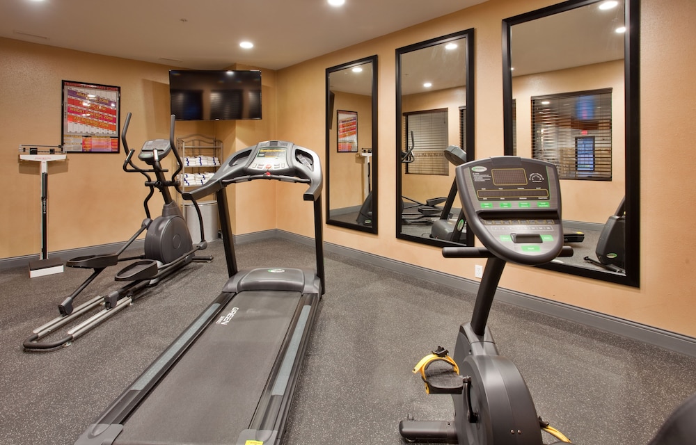 holiday inn express and suites st louis airport by ihg