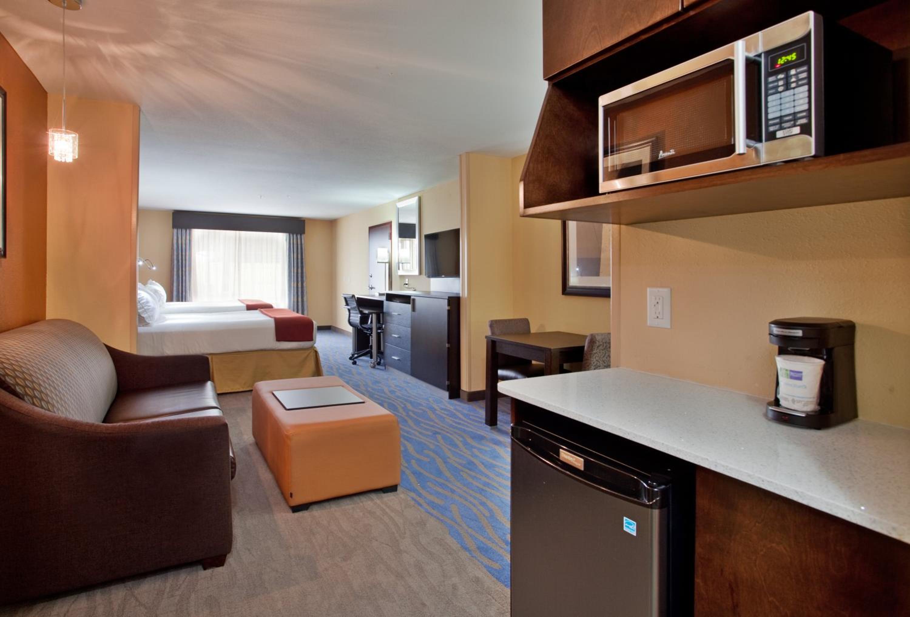 holiday inn express and suites st louis airport by ihg