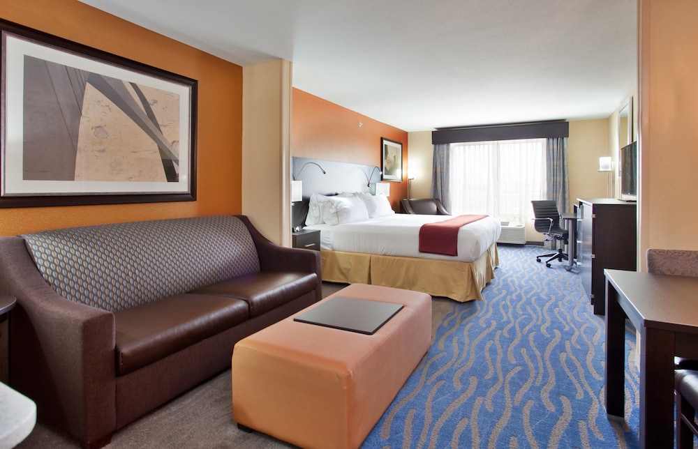 holiday inn express and suites st louis airport by ihg