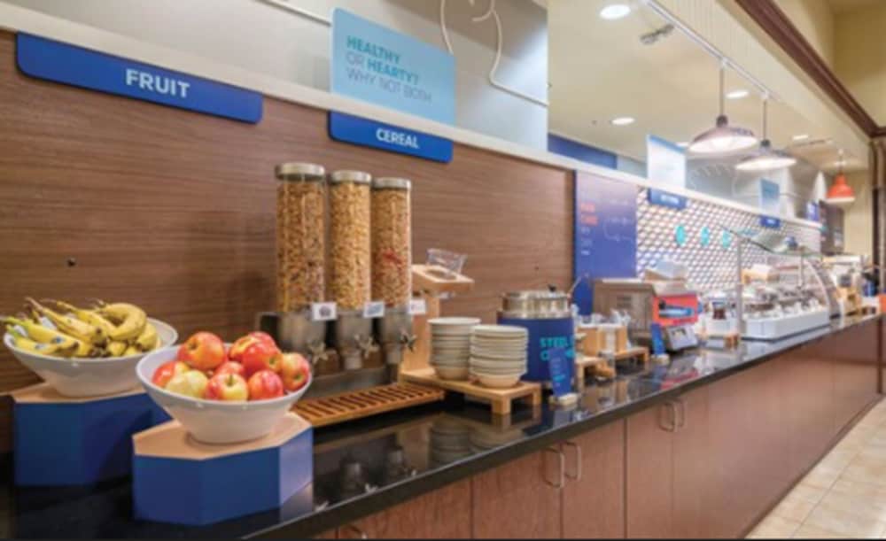 holiday inn express and suites st louis airport by ihg