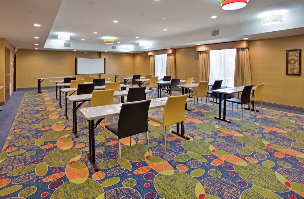 holiday inn express and suites st louis airport by ihg
