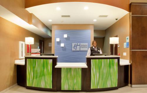 holiday inn express and suites st louis airport by ihg
