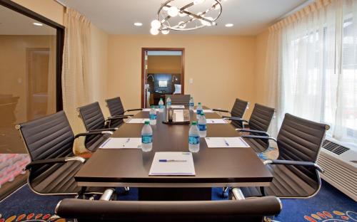holiday inn express and suites st louis airport by ihg
