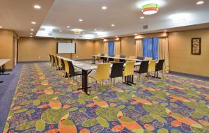 holiday inn express and suites st louis airport by ihg