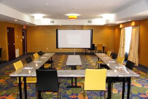 holiday inn express and suites st louis airport by ihg