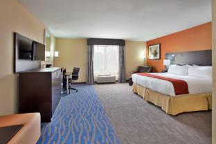 holiday inn express and suites st louis airport by ihg