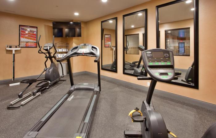 holiday inn express and suites st louis airport by ihg