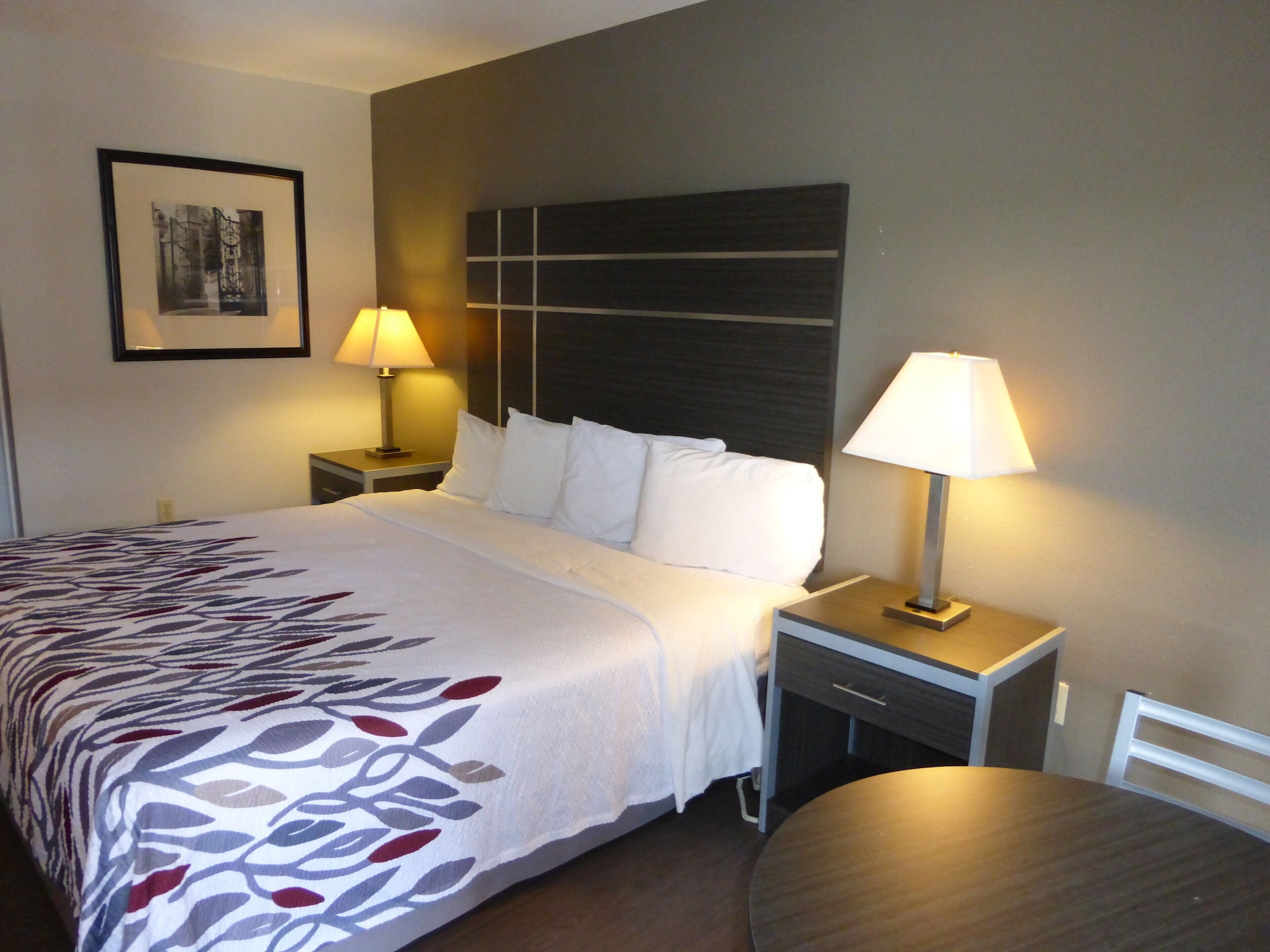 red roof inn columbia tn