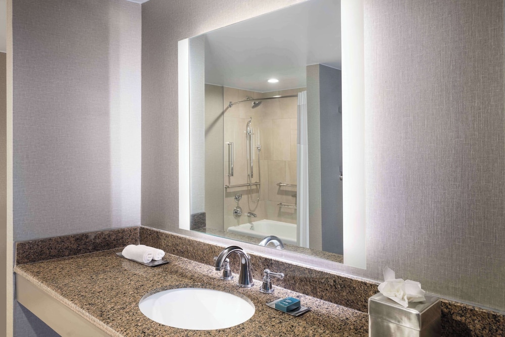 doubletree by hilton austin