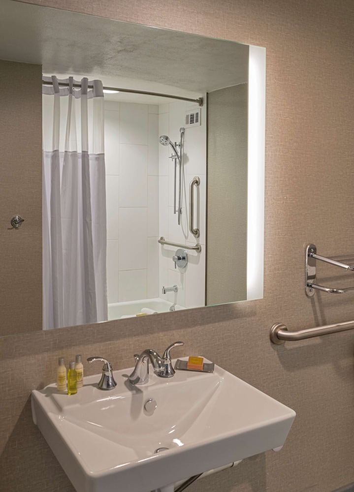 doubletree by hilton austin