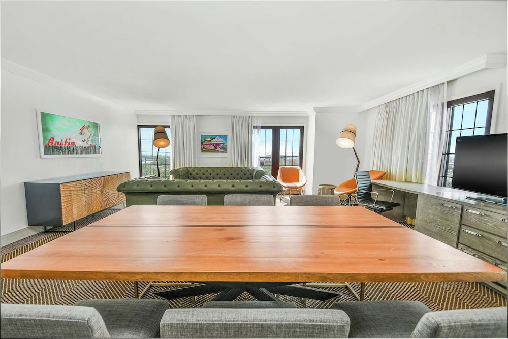 doubletree by hilton austin