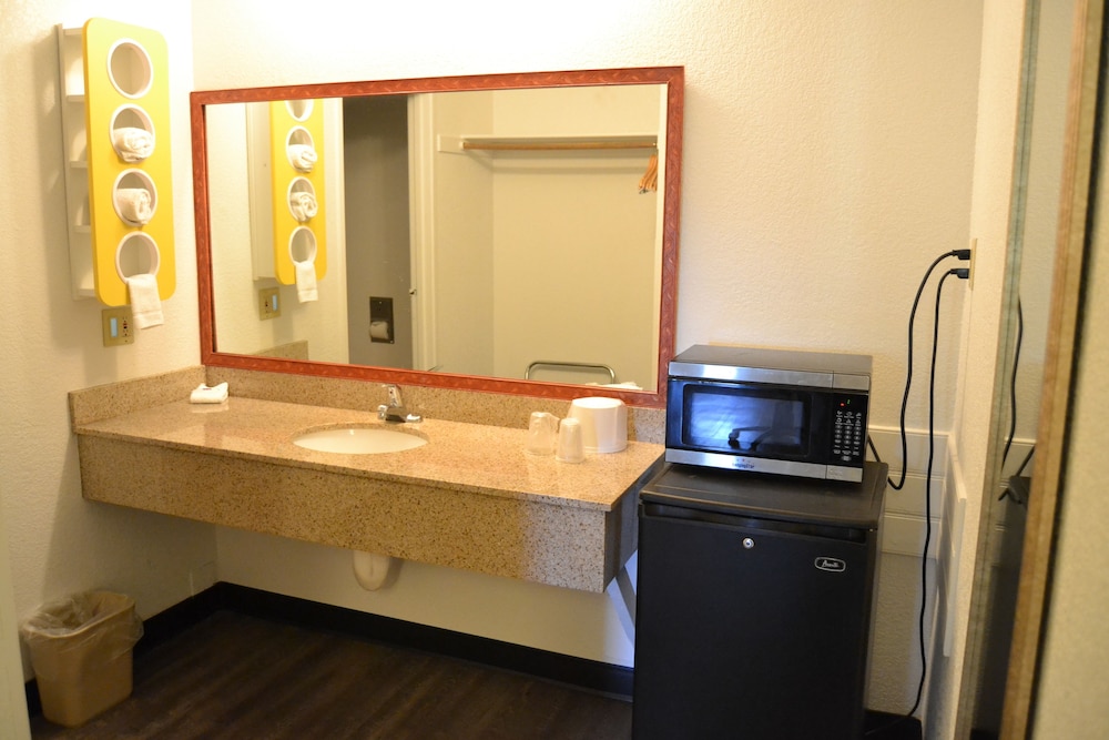 motel 6 oakdale ca