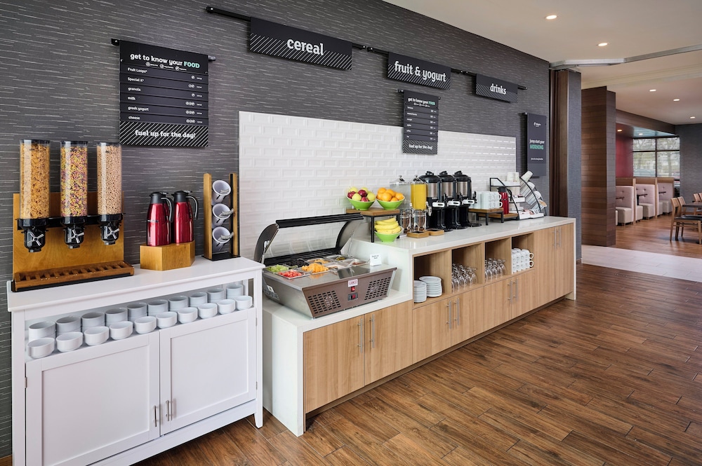holiday inn hotel and suites oakville bronte by ihg