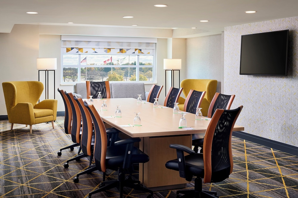 holiday inn hotel and suites oakville bronte by ihg