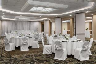 holiday inn hotel and suites oakville bronte by ihg