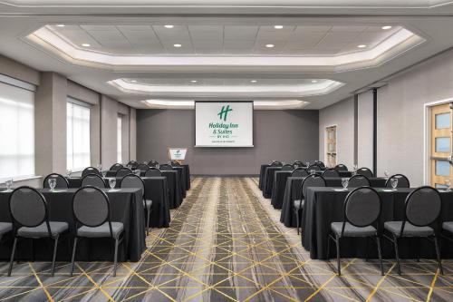 holiday inn hotel and suites oakville bronte by ihg