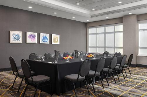 holiday inn hotel and suites oakville bronte by ihg