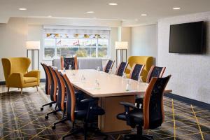 holiday inn hotel and suites oakville bronte by ihg