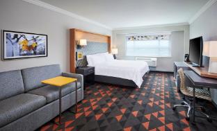 holiday inn hotel and suites oakville bronte by ihg