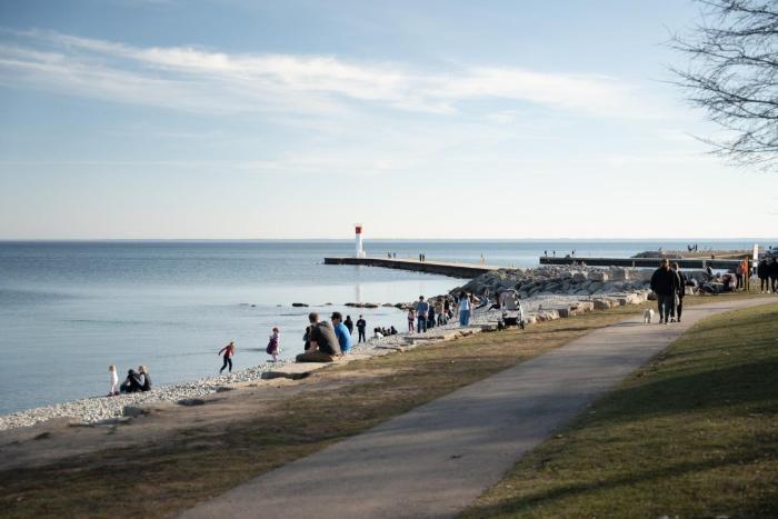 holiday inn hotel and suites oakville bronte by ihg