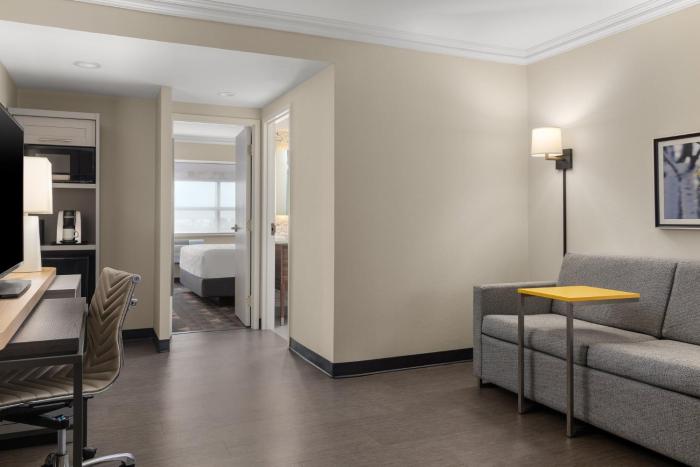 holiday inn hotel and suites oakville bronte by ihg
