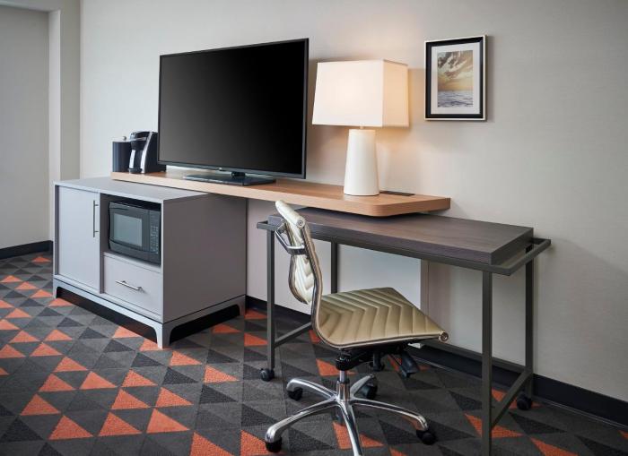 holiday inn hotel and suites oakville bronte by ihg