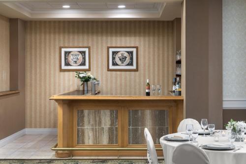 holiday inn hotel and suites oakville bronte by ihg