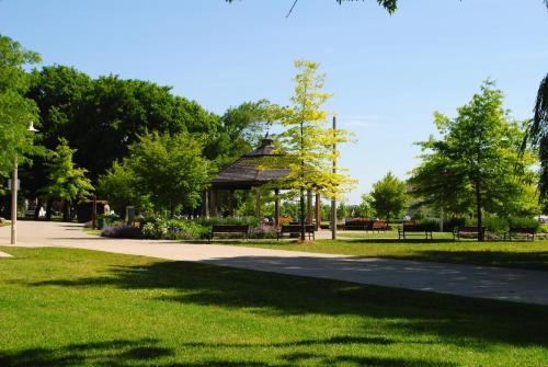 holiday inn hotel and suites oakville bronte by ihg