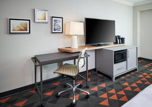 holiday inn hotel and suites oakville bronte by ihg