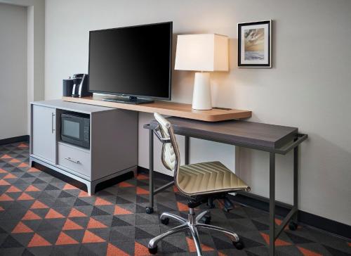 holiday inn hotel and suites oakville bronte by ihg