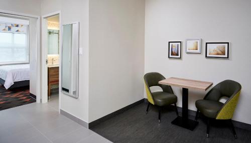 holiday inn hotel and suites oakville bronte by ihg