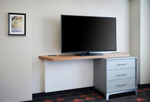 holiday inn hotel and suites oakville bronte by ihg