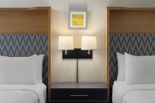 holiday inn hotel and suites oakville bronte by ihg