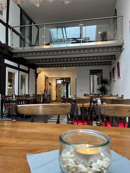 passage 84 hotel and cafe