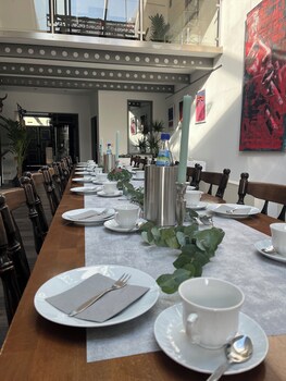 passage 84 hotel and cafe