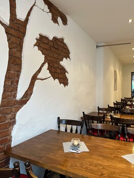 passage 84 hotel and cafe