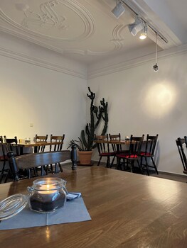 passage 84 hotel and cafe