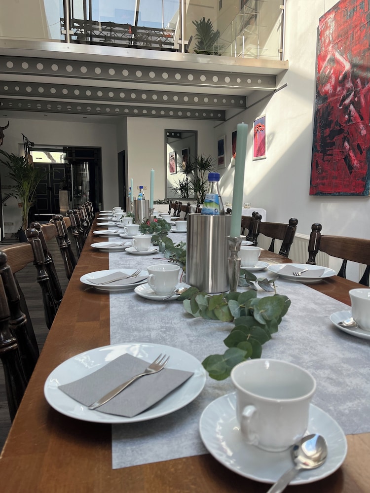 passage 84 hotel and cafe