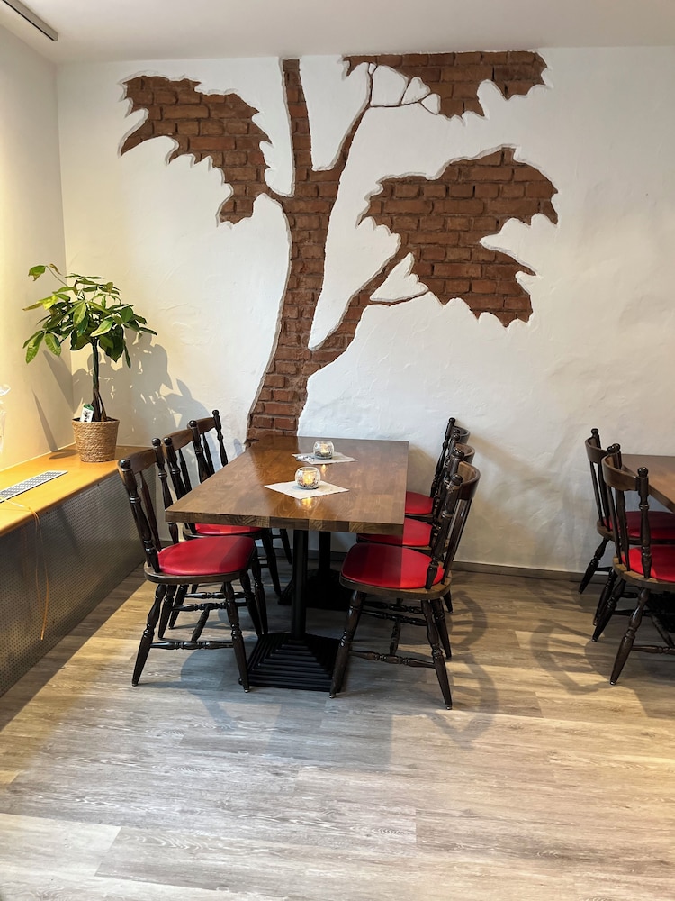 passage 84 hotel and cafe