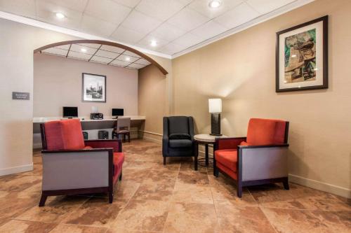 comfort inn and suites omaha central