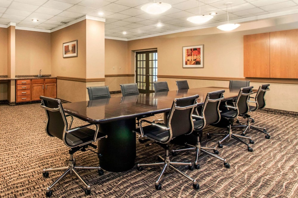 comfort inn and suites omaha central