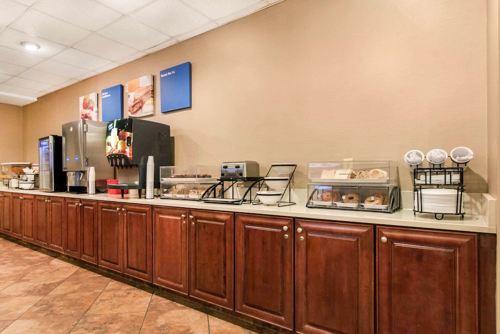 comfort inn and suites omaha central