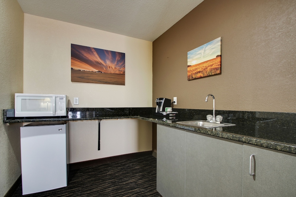 everspring inn and suites