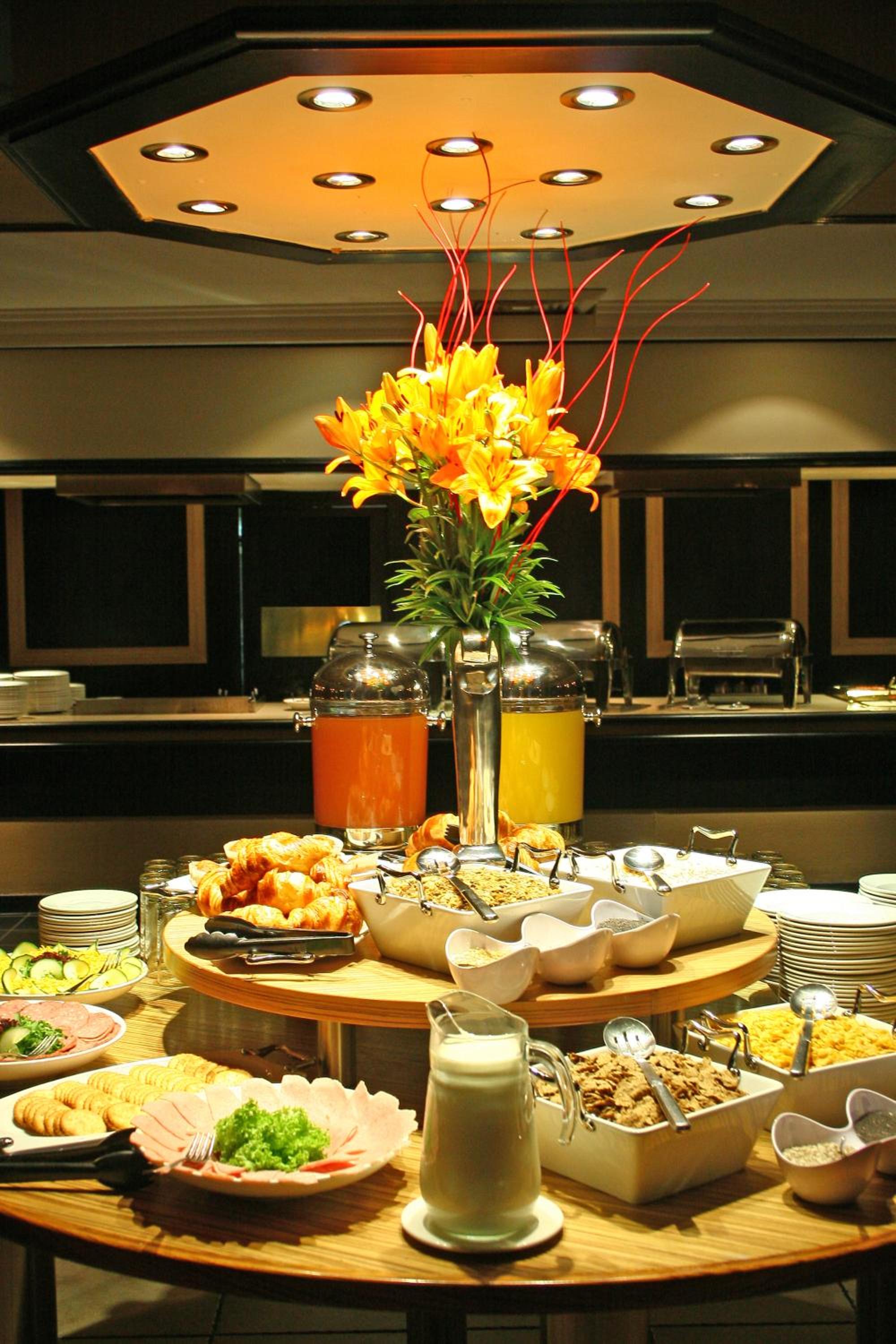 Oudtshoorn Hotel,Garden Route>>Cape Town,3 star